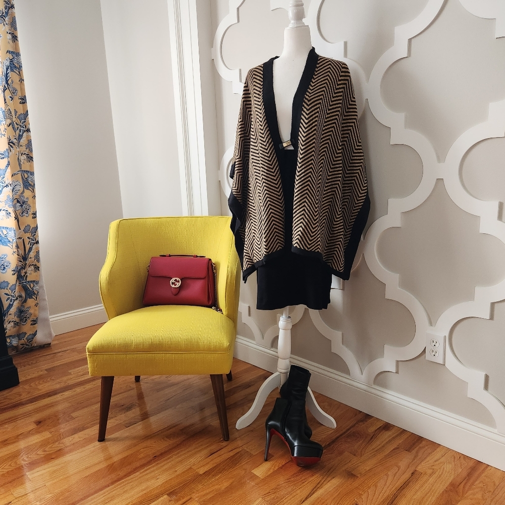L/XL Chevron Cape - Picture 4 of 8